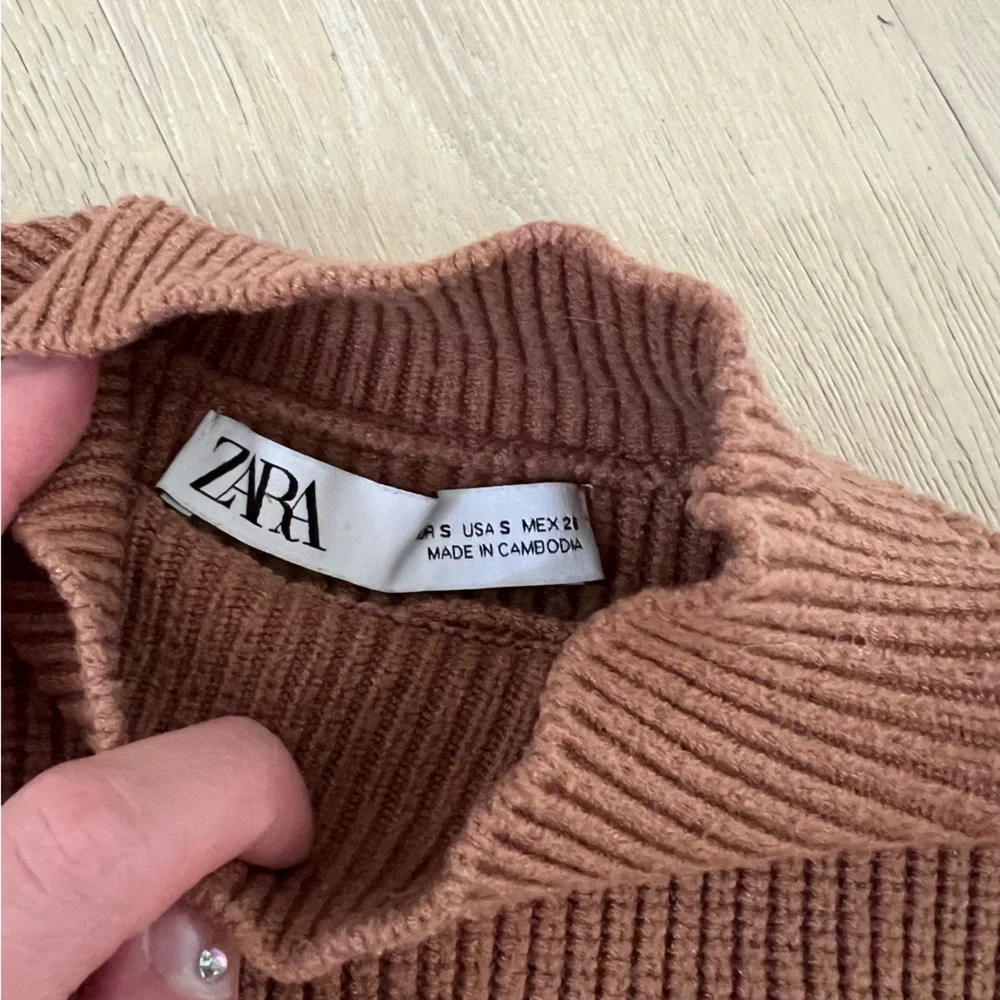 ZARA mock neck balloon sleeve sweater - Picture 2 of 2